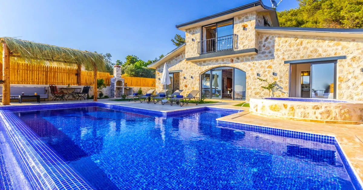 Terraces and pergolas: getting the permit right